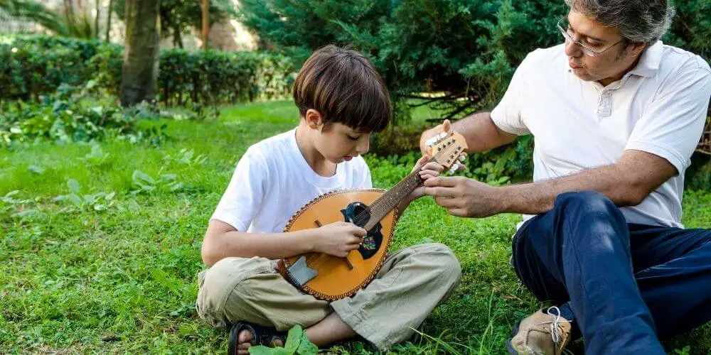 Online mandolin lessons vs offline in-person lessons